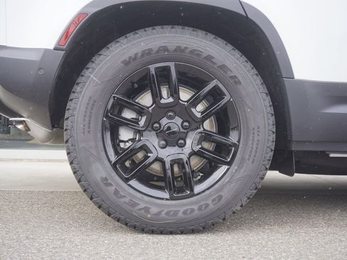 New 2026 Land Rover Defender 110 S image 31