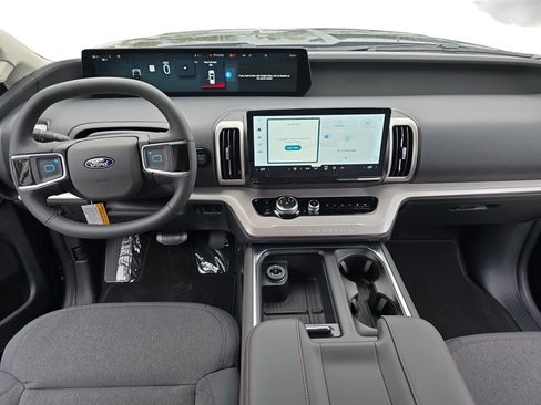 New 2025 Ford Expedition Active image 9