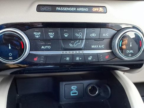 Certified 2022 Ford Escape SEL w/ Technology Package image 13