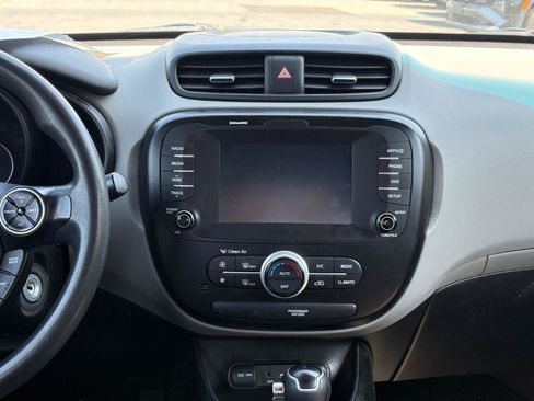 Used 2018 Kia Soul w/ Option Group 020 FWD image 20
