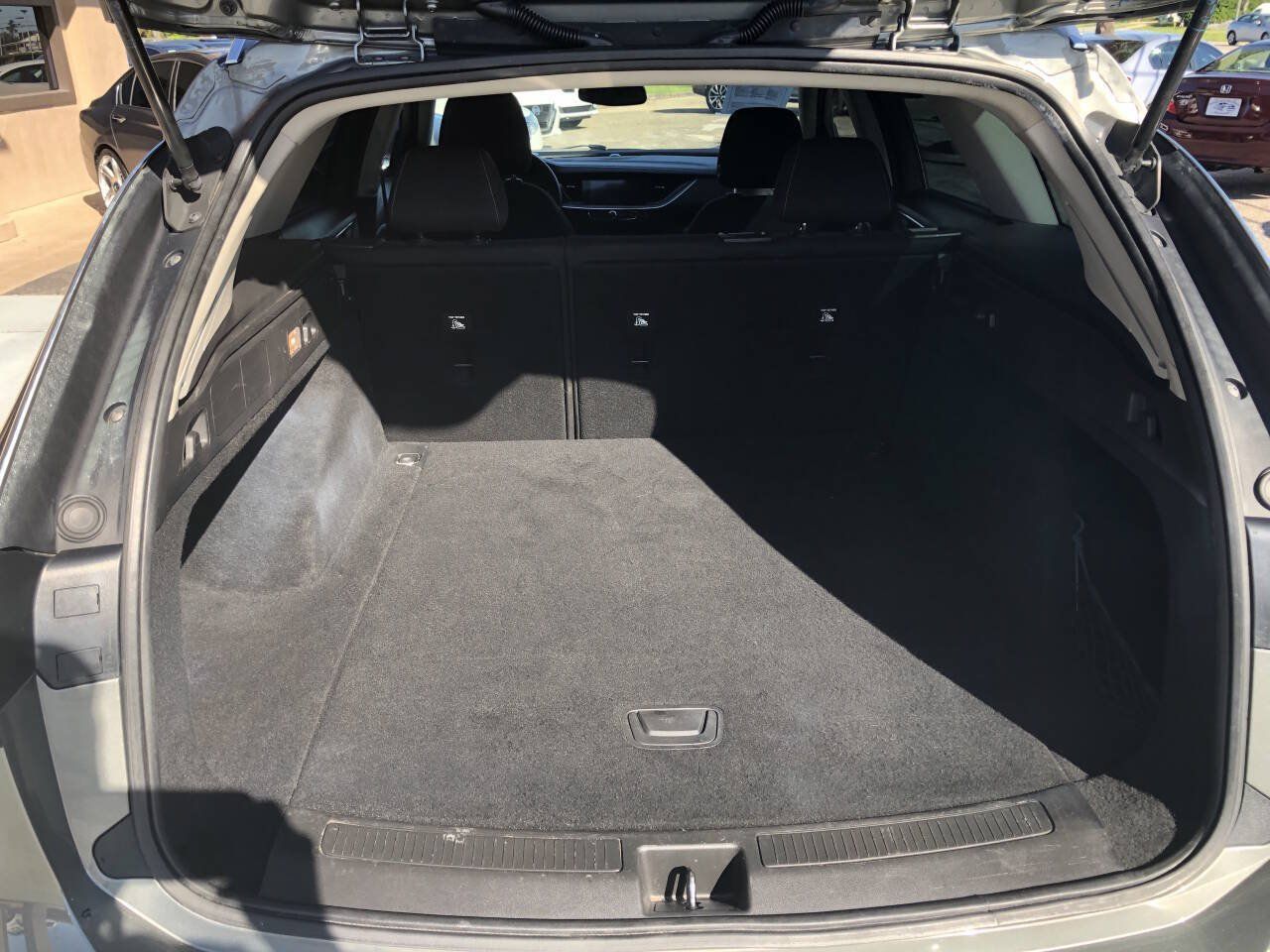 Used 2018 Buick Regal Preferred w/ Sights and Sounds Package AWD/4WD image 9