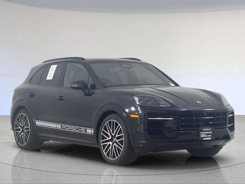 Certified 2026 Porsche Cayenne GTS AWD/4WD image 10