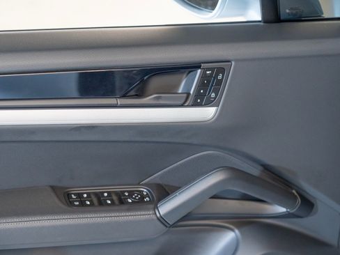 Certified 2024 Porsche Cayenne Coupe AWD/4WD image 17