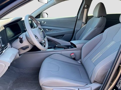 Used 2025 Hyundai Elantra Sport FWD image 19