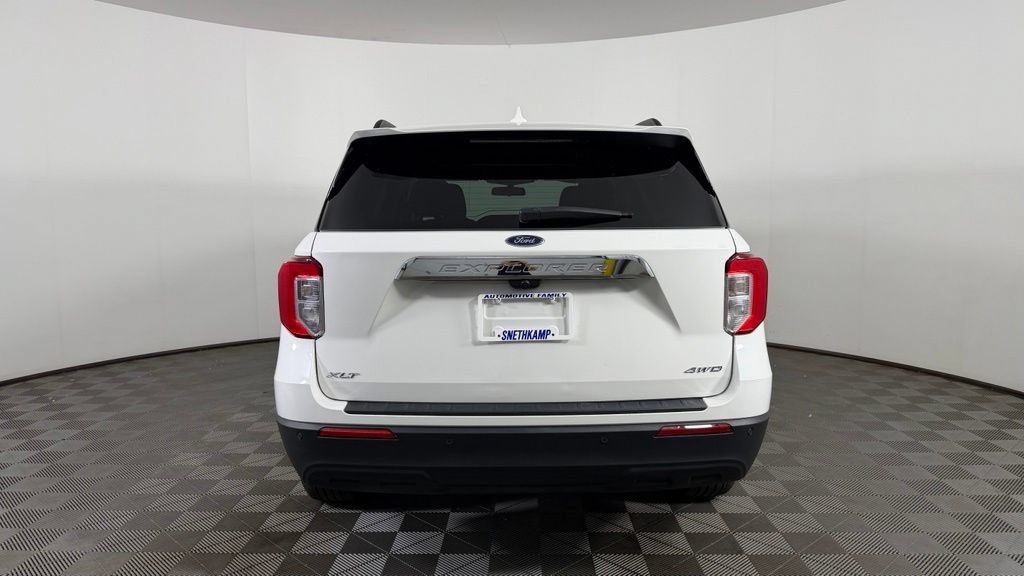 Used 2023 Ford Explorer XLT AWD/4WD image 7