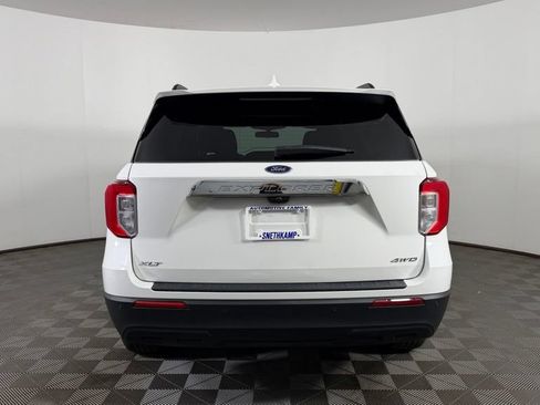 Used 2023 Ford Explorer XLT AWD/4WD image 7