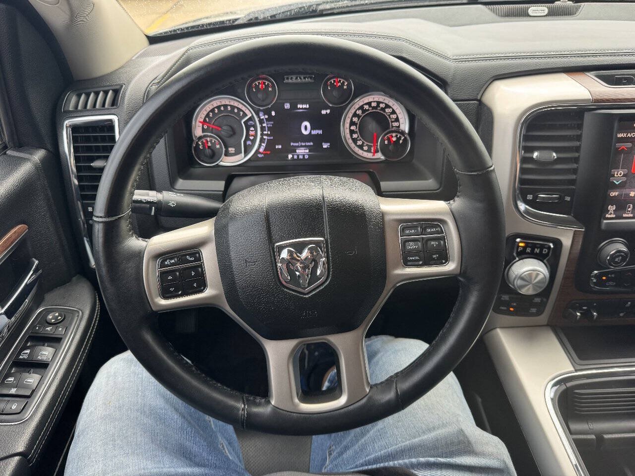 Used 2016 RAM 1500 Laramie w/ Convenience Group AWD/4WD image 18
