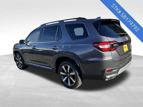 New 2025 Honda Pilot Touring image 5
