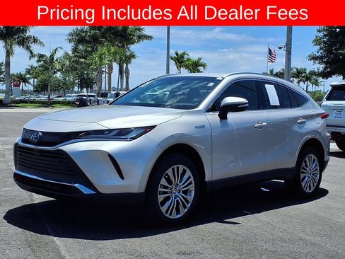 Used 2021 Toyota Venza XLE w/ Softex Package AWD/4WD image 3