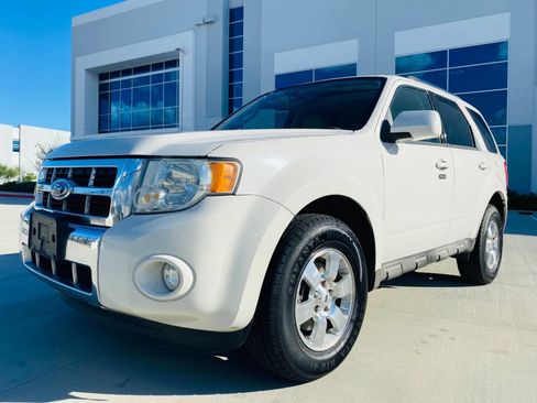Used 2010 Ford Escape Limited image 1