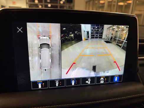 Used 2022 GMC Yukon SLT w/ SLT Luxury Package image 14