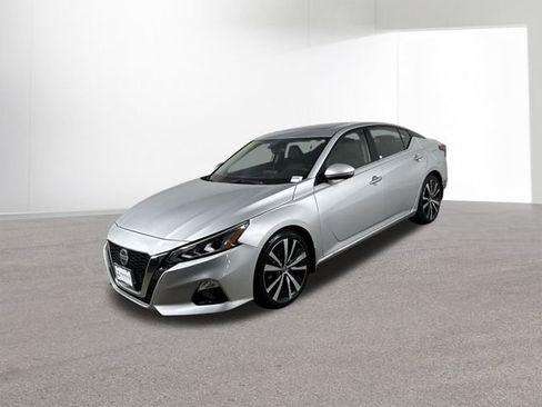 Used 2020 Nissan Altima 2.5 Platinum image 2
