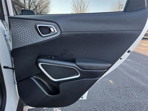 Certified 2023 Kia Soul LX w/ LX Technology Package image 30