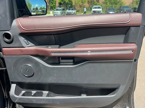 Used 2024 Ford Expedition Limited AWD/4WD image 10