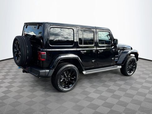 Used 2022 Jeep Wrangler Unlimited Sahara w/ Cold Weather Group AWD/4WD image 6