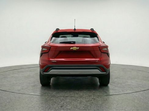 Used 2025 Chevrolet Trax LT w/ LT Convenience Package FWD image 7