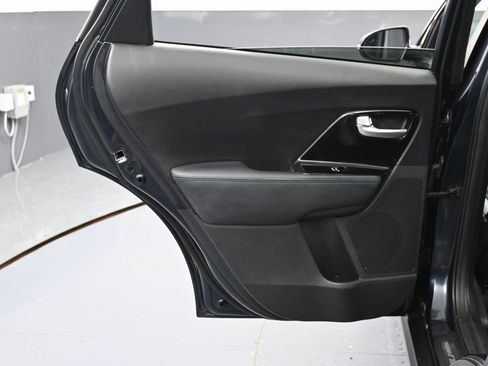 Used 2020 Kia Niro EX Premium image 40