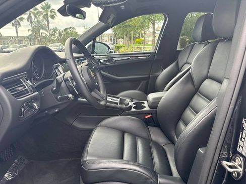 Certified 2026 Porsche Macan AWD/4WD image 5