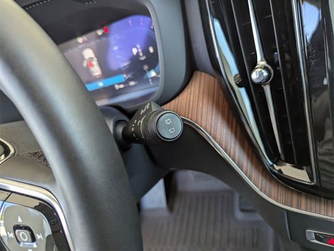 Used 2023 Volvo XC60 B5 Plus w/ Protection Package Premier image 23