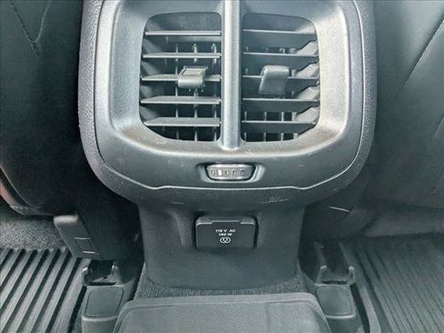 Used 2018 Jeep Cherokee Latitude Plus FWD image 16
