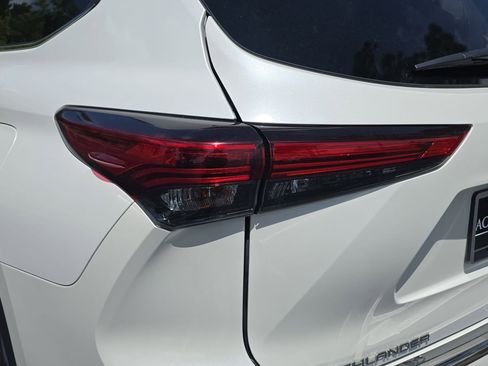 Used 2021 Toyota Highlander Platinum AWD/4WD image 33