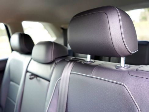 Used 2021 Volkswagen Tiguan SE w/ 3-Row Tiguan MDO Package image 26