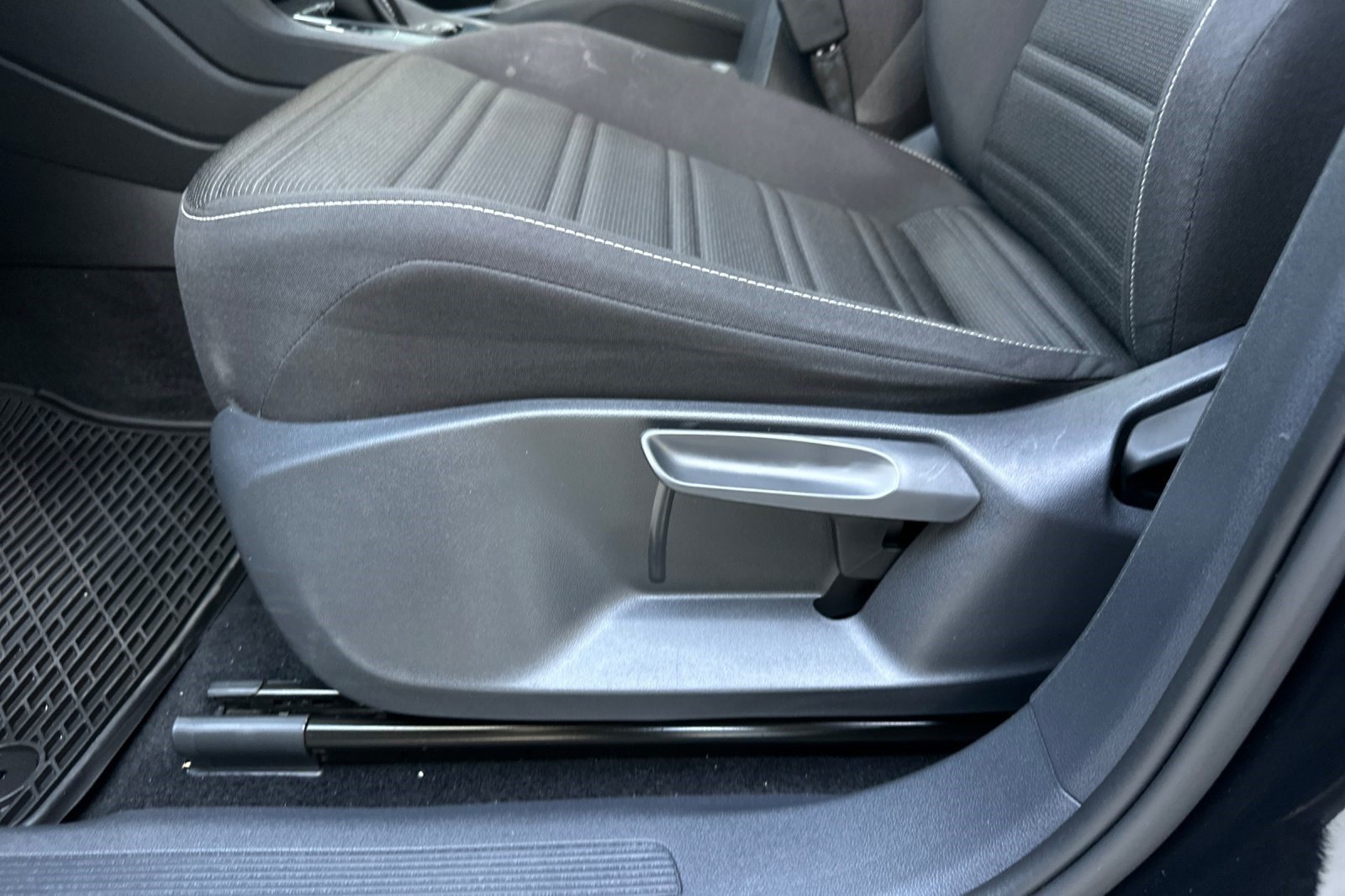 Used 2022 Volkswagen Tiguan S FWD image 15