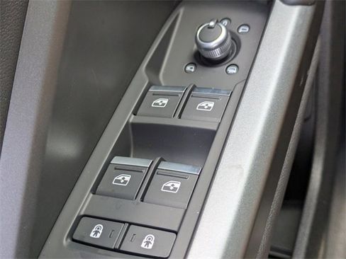 Used 2025 Audi Q3 2.0T Premium image 24