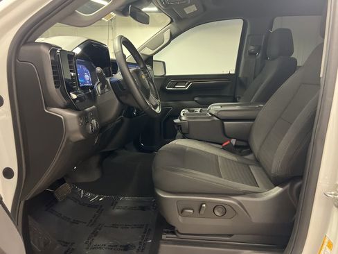 Certified 2024 Chevrolet Silverado 1500 LT AWD/4WD image 9