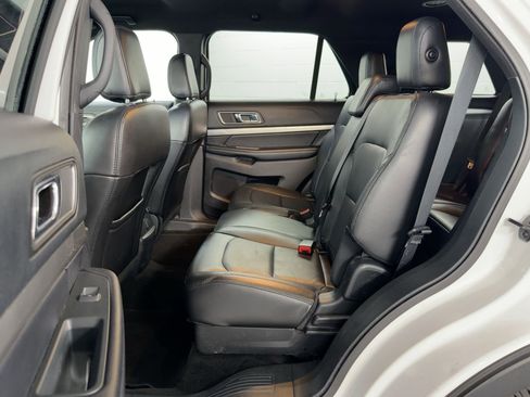 Used 2018 Ford Explorer XLT w/ Equipment Group 202A image 14