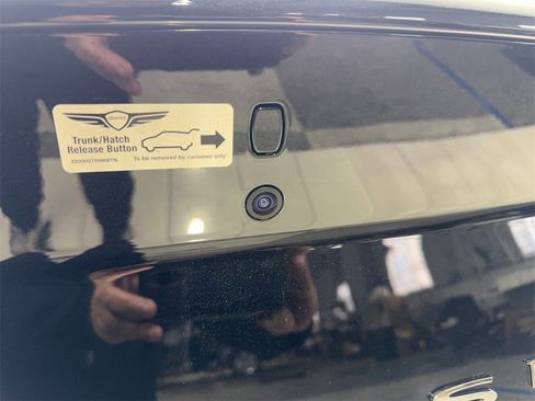 Used 2025 Genesis G70 2.5T image 24