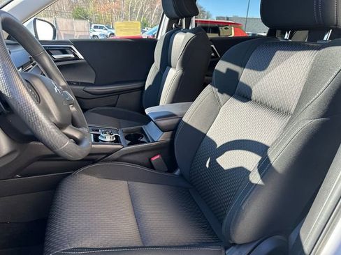 Used 2024 Mitsubishi Outlander ES image 38