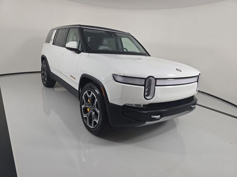 Used 2024 Rivian R1S Adventure AWD/4WD image 7