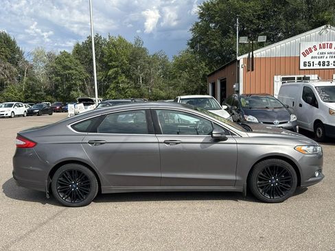 Used 2013 Ford Fusion SE FWD image 4