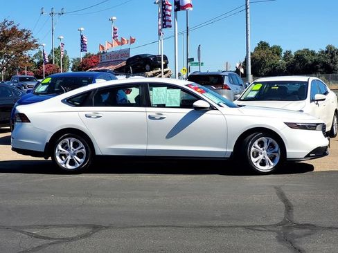 Certified 2025 Honda Accord LX image 3