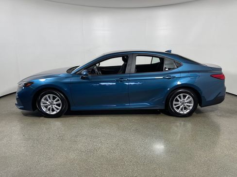 Used 2025 Toyota Camry LE FWD image 6