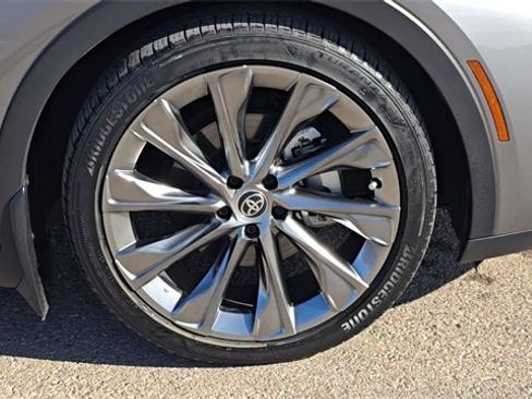 Used 2023 Toyota Crown Limited image 31