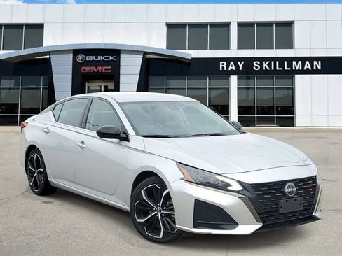 Used 2024 Nissan Altima 2.5 SR FWD image 1
