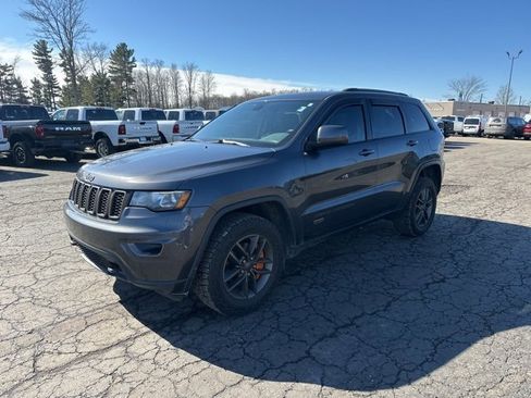 Used 2016 Jeep Grand Cherokee Laredo 75th Anniversary image 4
