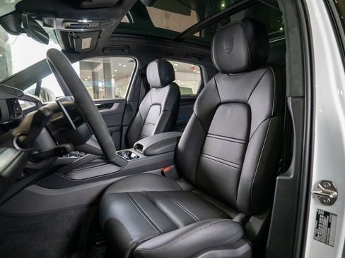 New 2026 Porsche Cayenne GTS image 5