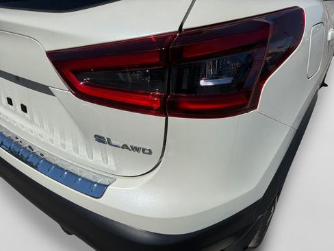 Certified 2022 Nissan Rogue Sport SL AWD/4WD image 19