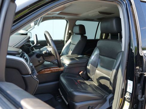Used 2018 Chevrolet Suburban Premier AWD/4WD image 12
