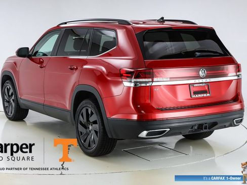 Used 2024 Volkswagen Atlas SE w/ Panoramic Sunroof Package FWD image 7