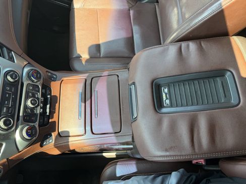 Used 2016 Chevrolet Suburban LTZ RWD image 13