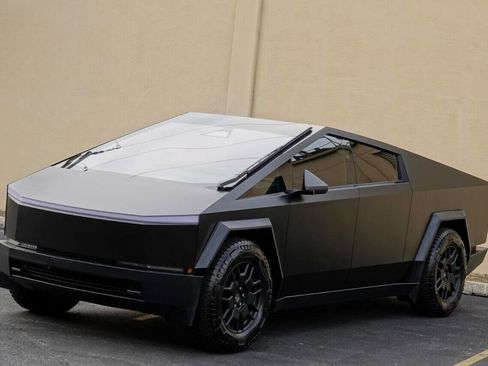 Used 2024 Tesla Cybertruck AWD Crew Cab image 35