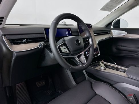 Used 2025 Volvo EX90 Ultra AWD/4WD image 9