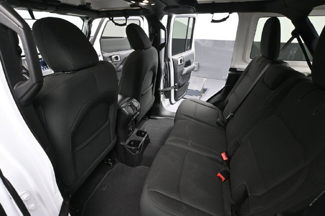 Used 2019 Jeep Wrangler Unlimited Sahara AWD/4WD image 30