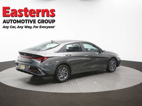 Used 2024 Hyundai Elantra SEL FWD image 40