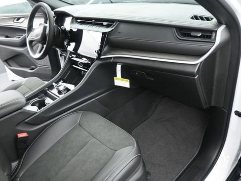 New 2026 Jeep Grand Cherokee Altitude AWD/4WD image 22