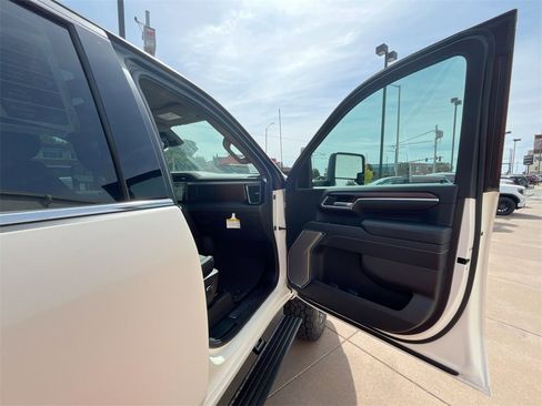 New 2025 GMC Sierra 2500 Denali w/ Denali Reserve Package image 42